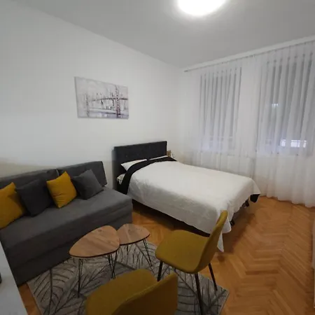 Stan Na Dan G & V Apartment Prijedor